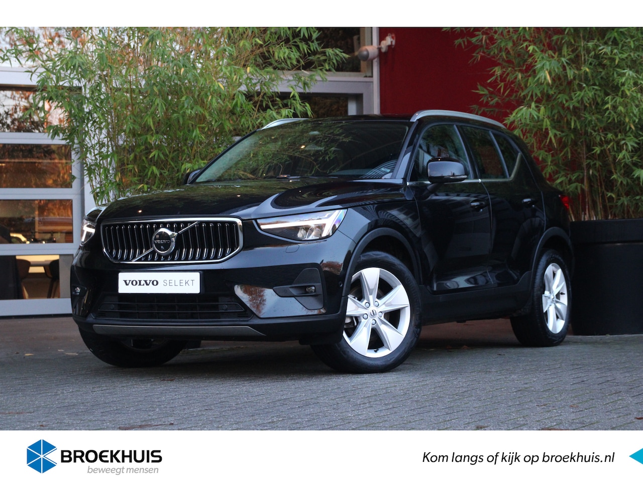 Volvo XC40 - 2.0 B3 Plus Bright| Trekhaak| Panodak| Rondom Camera| Standverwarming| Verwarmde voorruit| - AutoWereld.nl