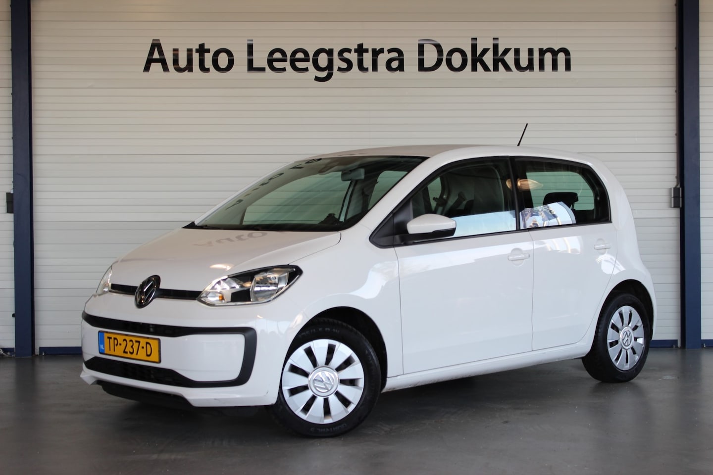 Volkswagen Up! - 1.0 BMT move up! Bluetooth | Airco | DAB | LED | 1e eigenaar | 5-deurs - AutoWereld.nl