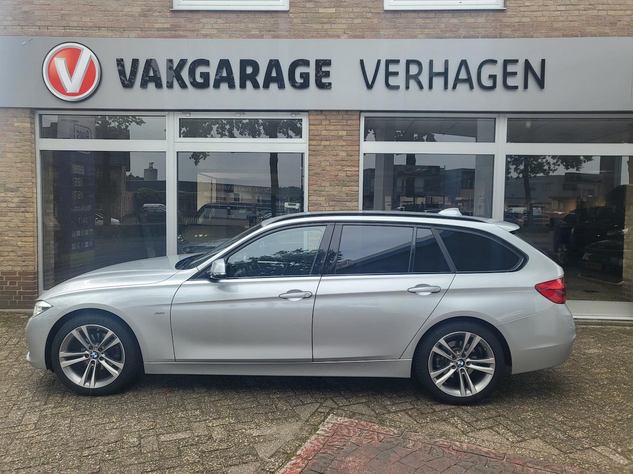 BMW 3-serie Touring - 320i Executive Sport 320i Executive / sport - AutoWereld.nl