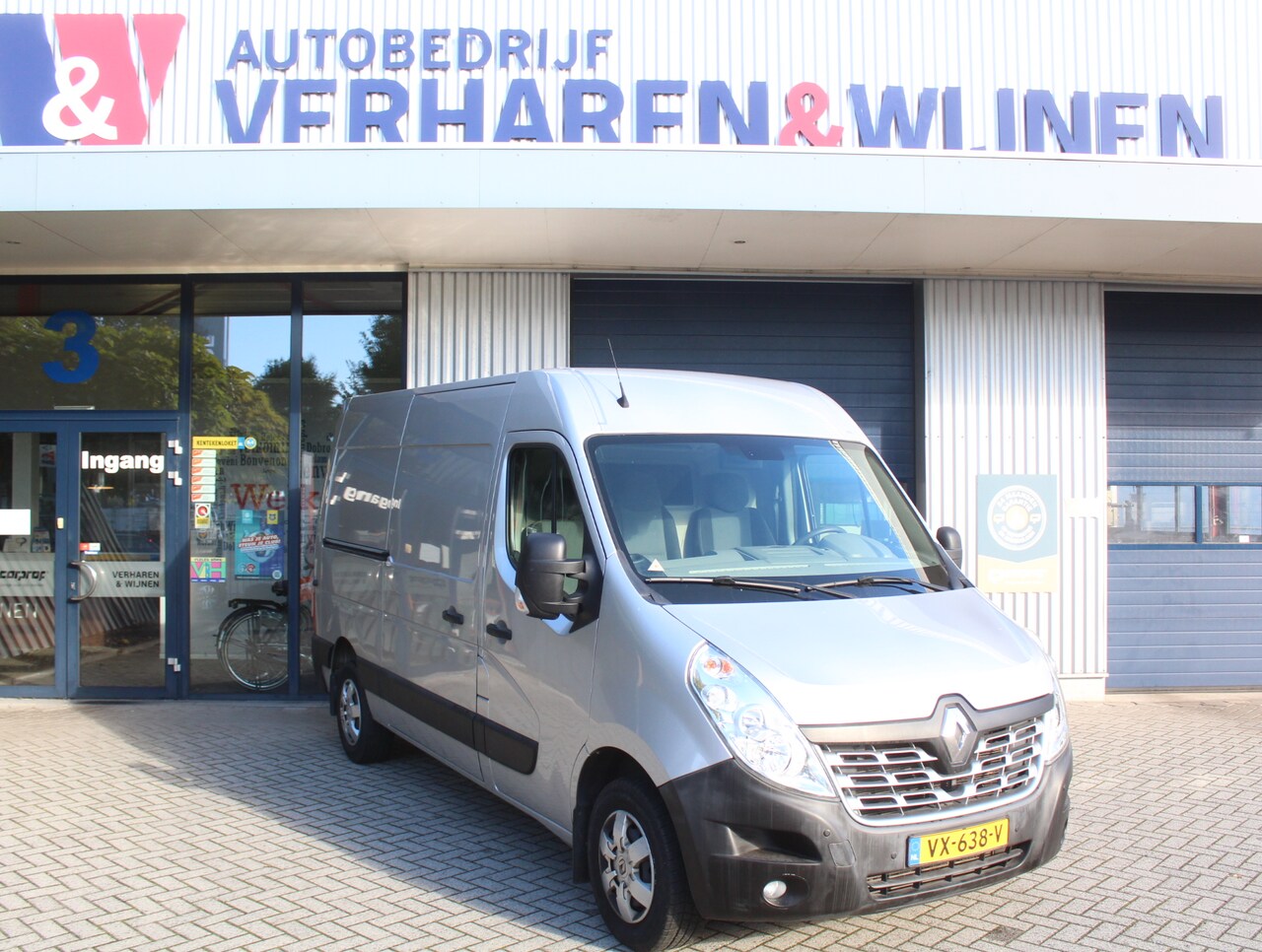 Renault Master - T35 2.3 dCi L2H3 | CLIMAT | CRUISE | PDC V+A | CAMERA | NAVIGATIE | TREKHAAK - AutoWereld.nl