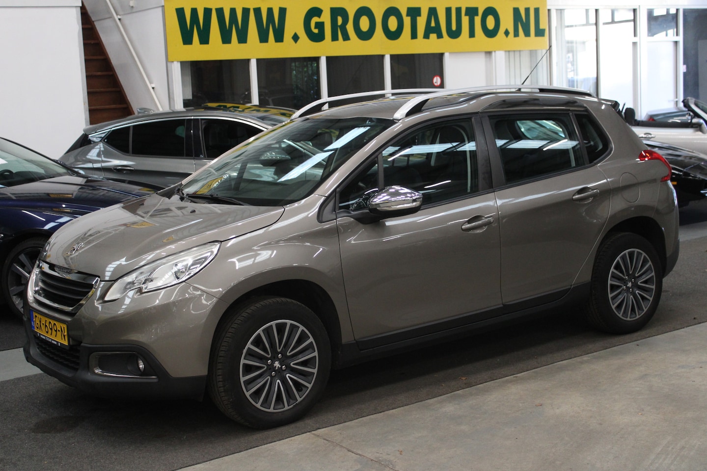 Peugeot 2008 - 1.2 PureTech Blue Lease Automaat Airco, Cruise control, Trekhaak - AutoWereld.nl