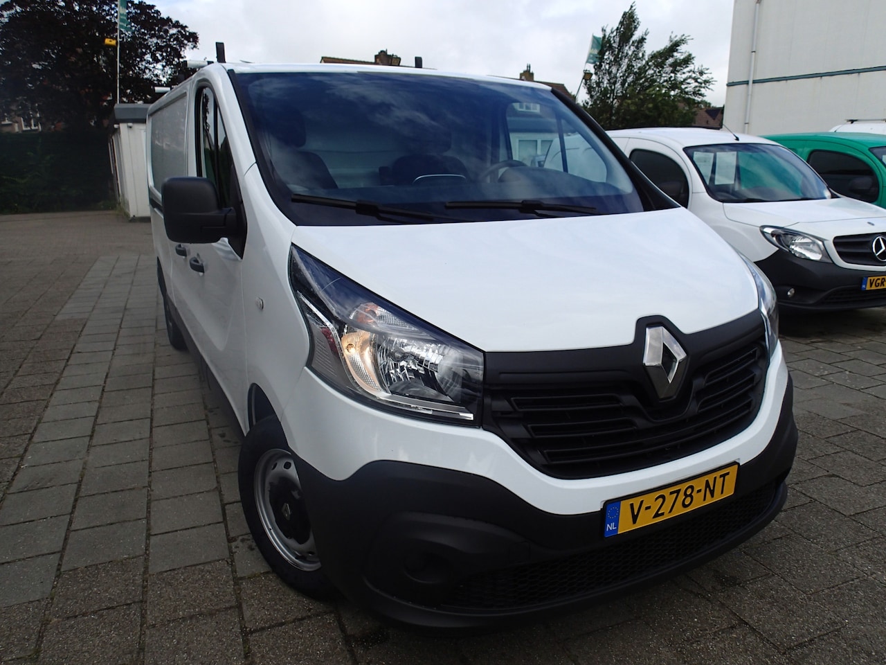 Renault Trafic - 1.6 dCi T29 L2H1 Comfort Energy VOORZIEN VAN AIRCO+CRUISE+TREKHAAK ! EURO 6 ! - AutoWereld.nl