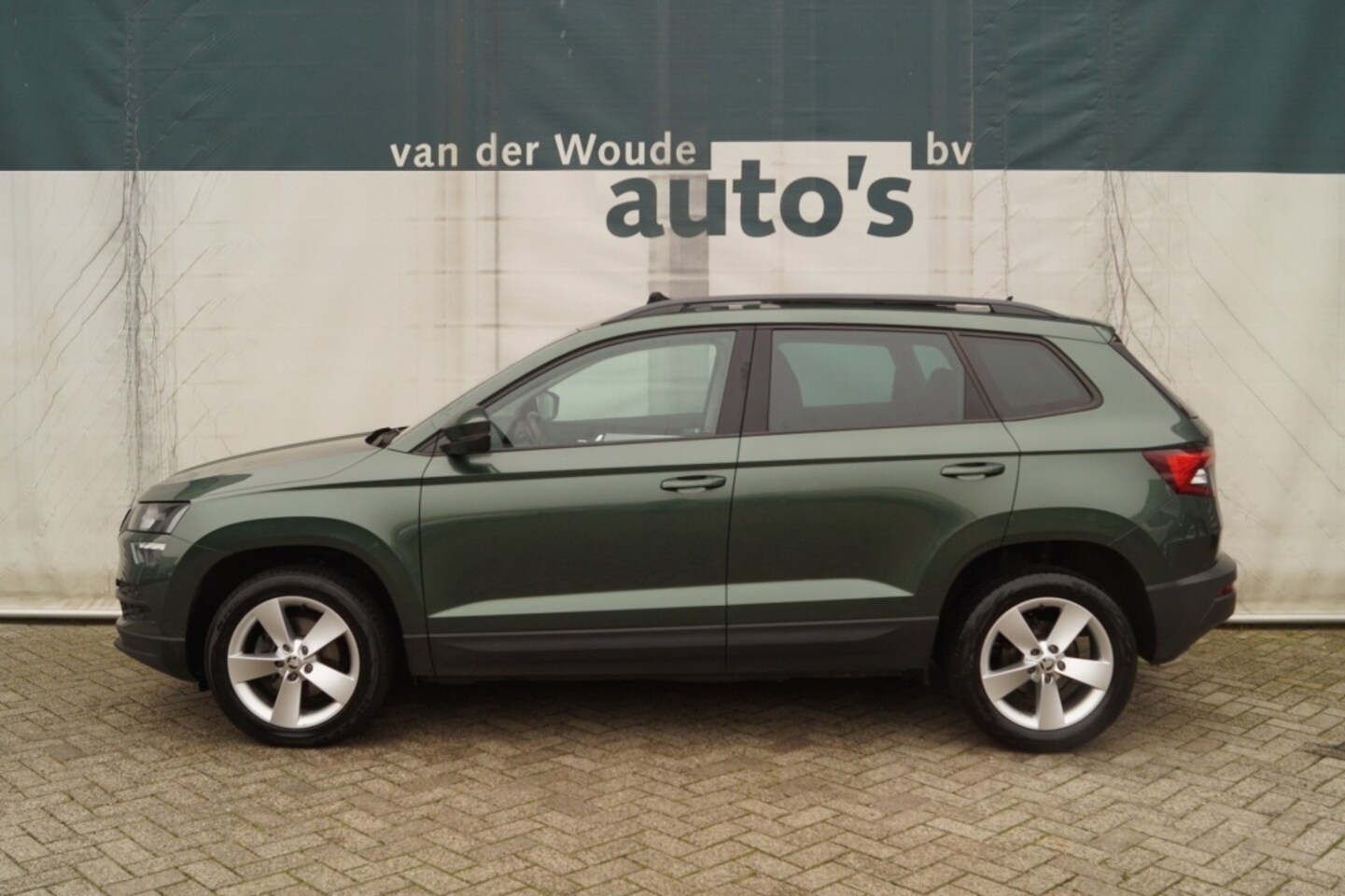 Skoda Karoq - 1.6 TDI Ambition Business -PANO-NAVI-ECC- - AutoWereld.nl