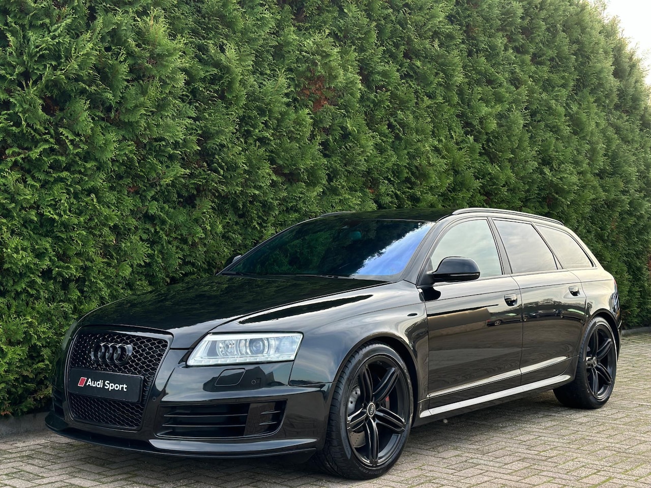 Audi RS6 - Avant 5.0 TFSI V10 Youngtimer Black Edition - AutoWereld.nl