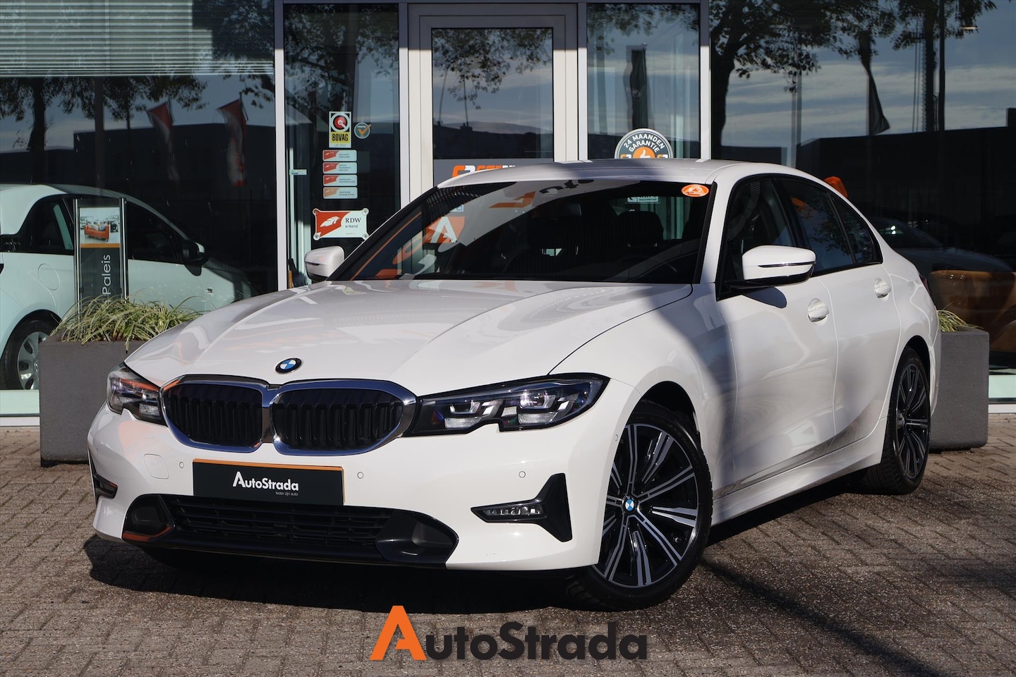 BMW 3-serie - (g20) 320i Sportline 184pk xDrive Aut | Carplay | Climate | Cruise | LED | Stoelverwarming - AutoWereld.nl