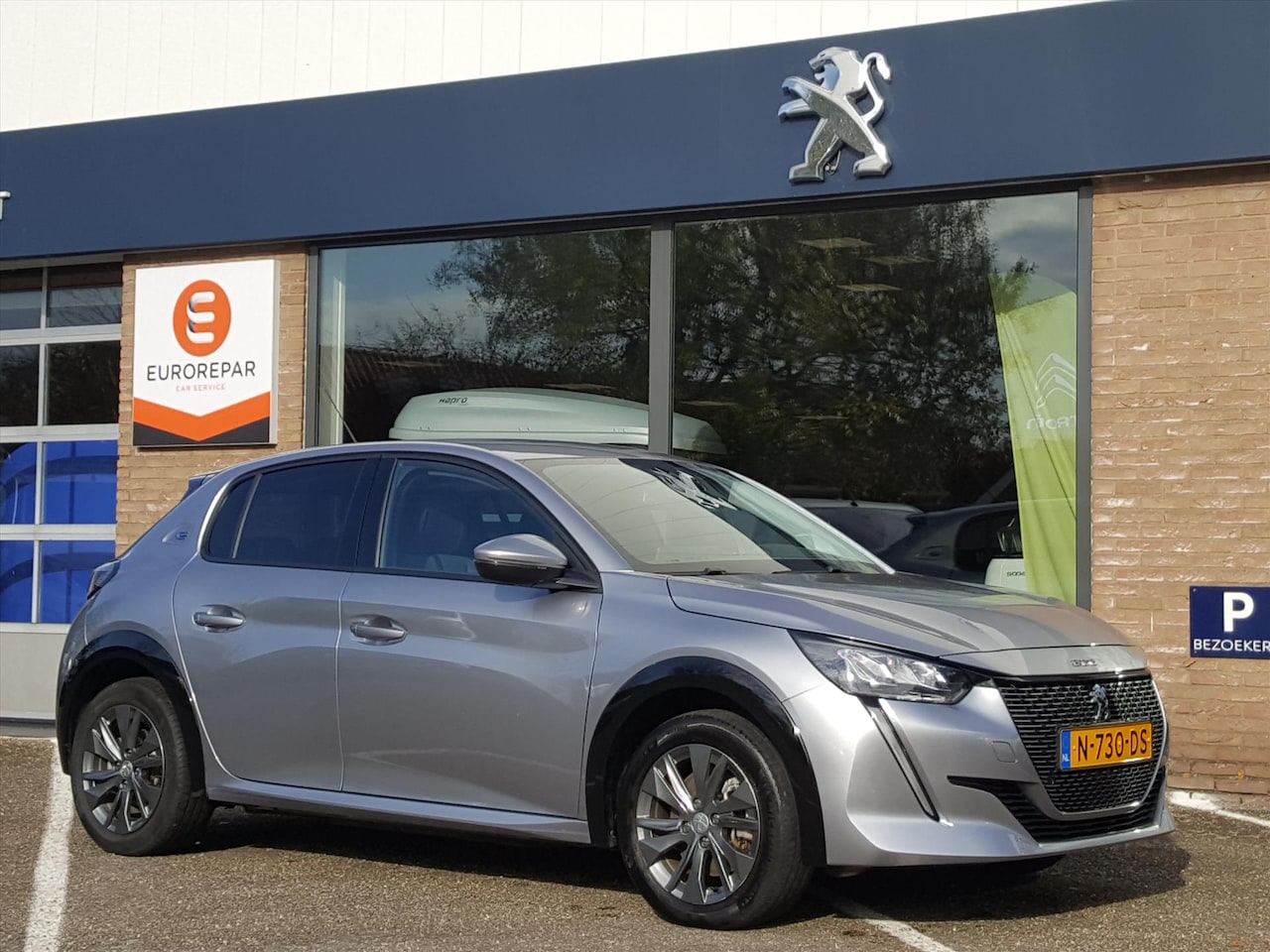 Peugeot e-208 - EV 50kWh 136pk Allure 3-FASE Navigatie | Cruise & Climate control | Parkeersensoren | KEYL - AutoWereld.nl