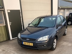 Ford Focus - 1.6-16V Ambiente