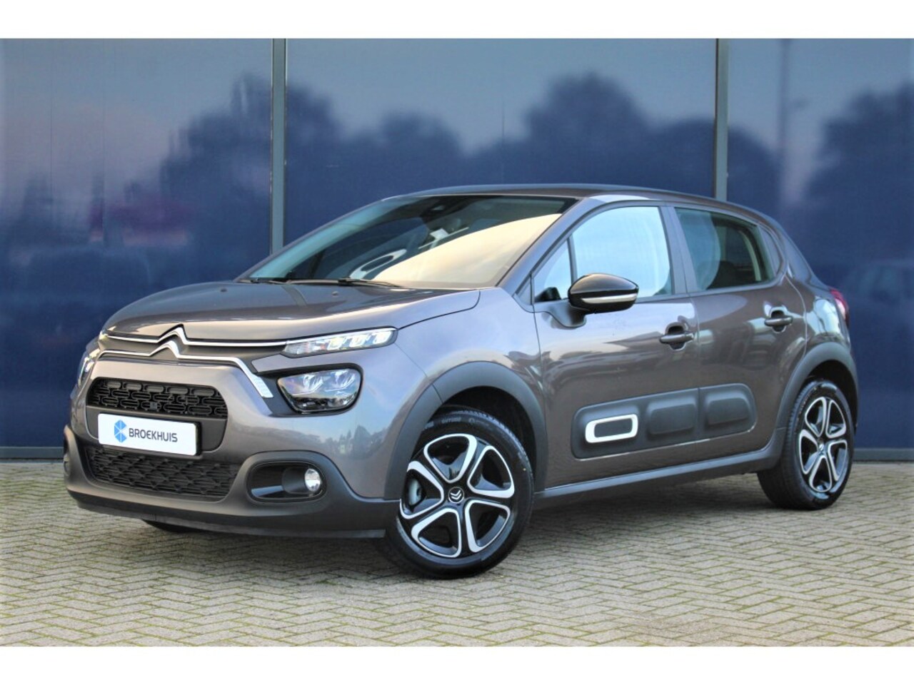 Citroën C3 - 1.2 82pk Plus | Carplay | Navi | Cruise | Climate | DAB | 16"LMV | Climate | Parkeerassist - AutoWereld.nl