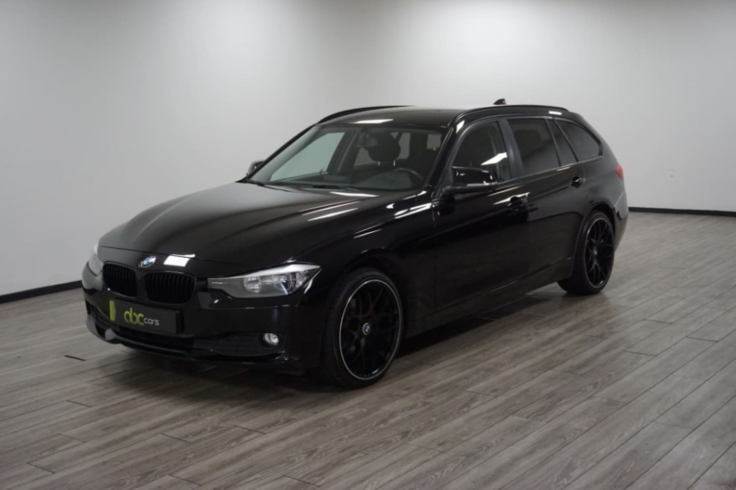 BMW 3-serie Touring - 316i TOURING BUSINESS AUTOMAAT/ CLIMA/ NAVI - AutoWereld.nl