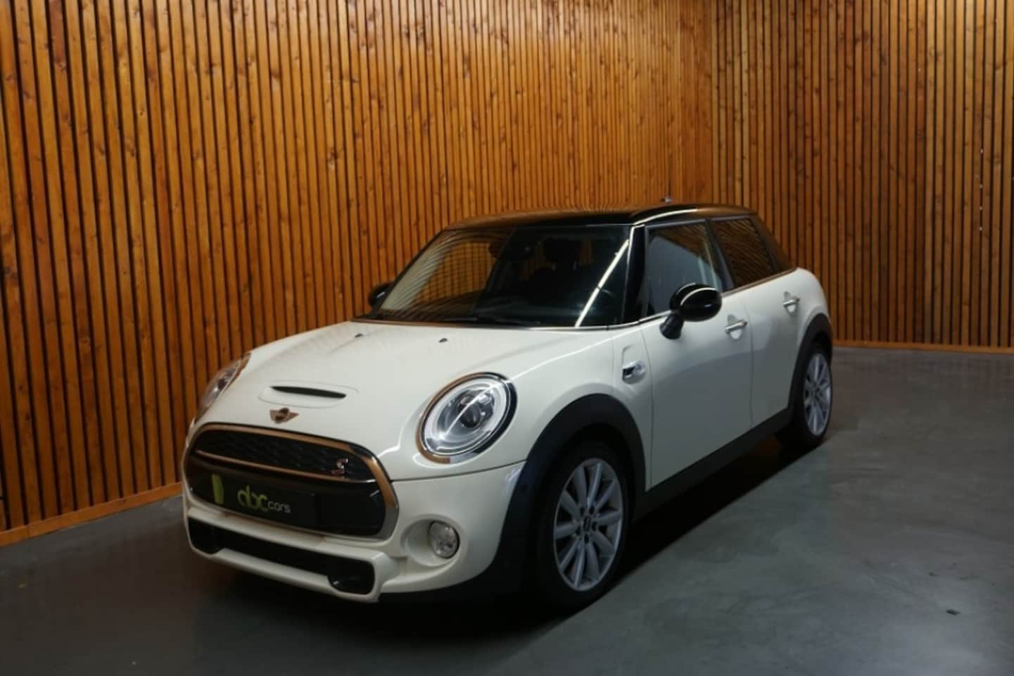 MINI Cooper S - 190 PK 5 DRS CHILI SERIOUS BUSINESS - AutoWereld.nl