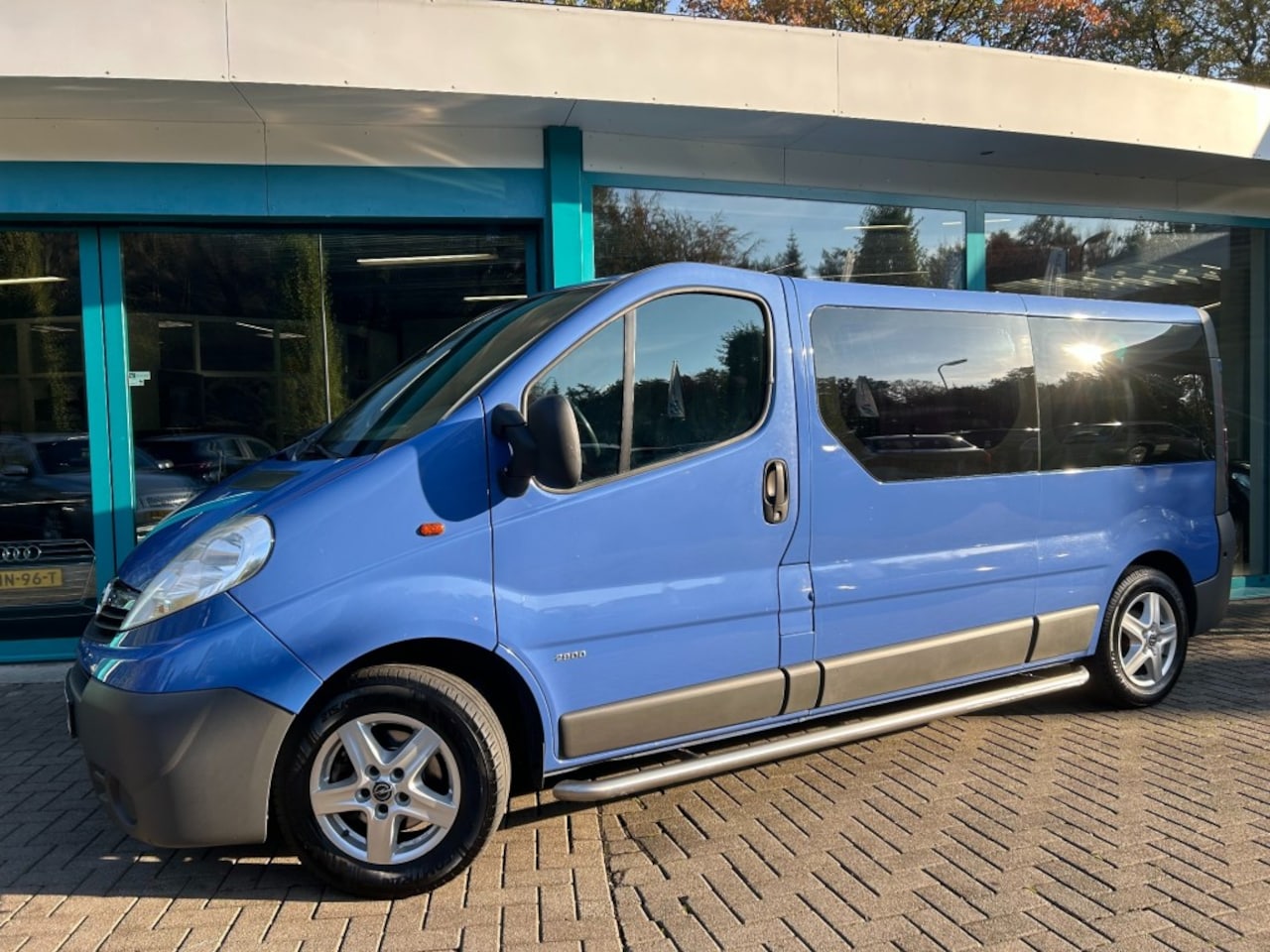 Opel Vivaro - 2.5 CDTI BUSCAMPER Airco, PDC, TrHaak, 16Inch - AutoWereld.nl