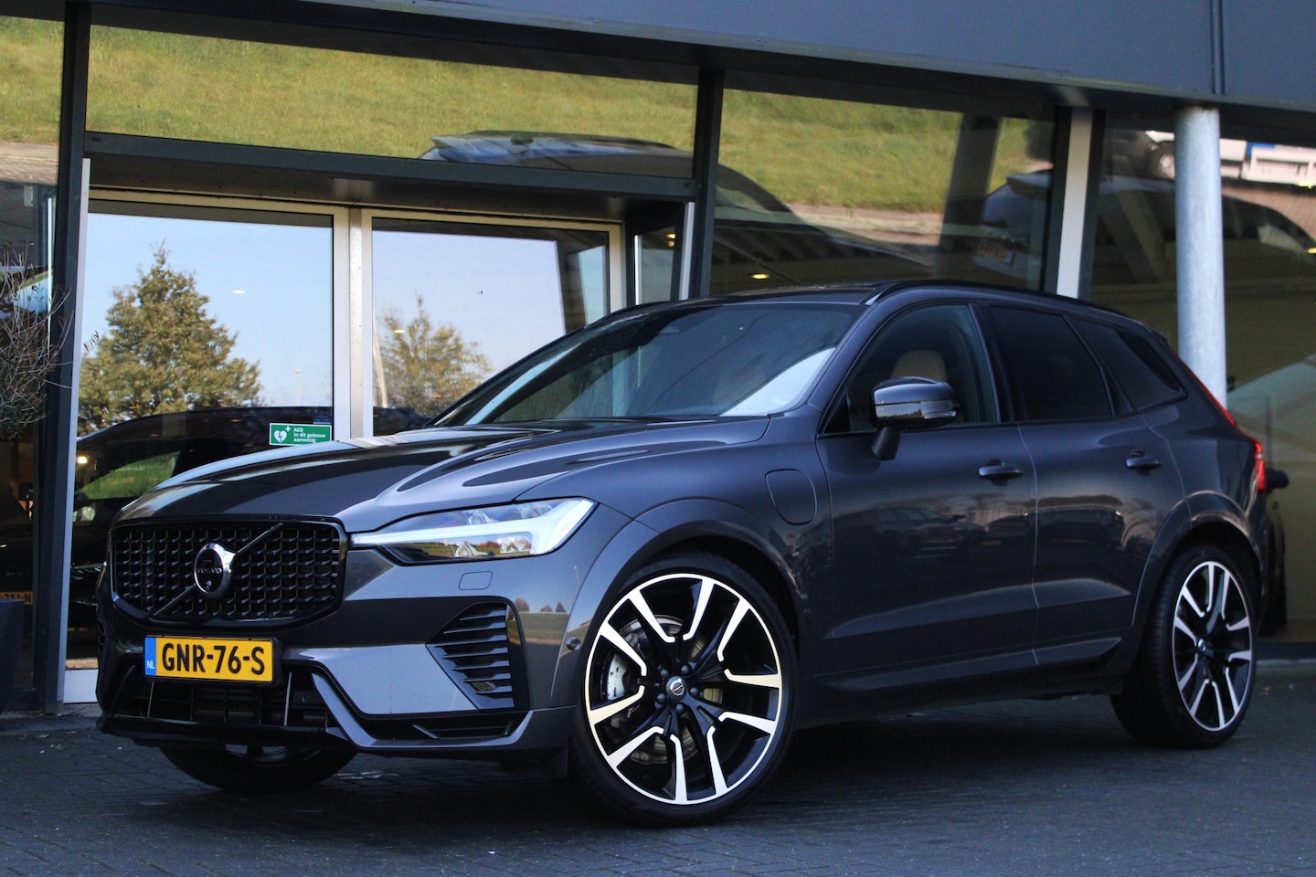 Volvo XC60 - T6 AWD Ultimate Dark | Luchtvering | 360° Camera | Harman/Kardon | Massage | Ventilatie | - AutoWereld.nl