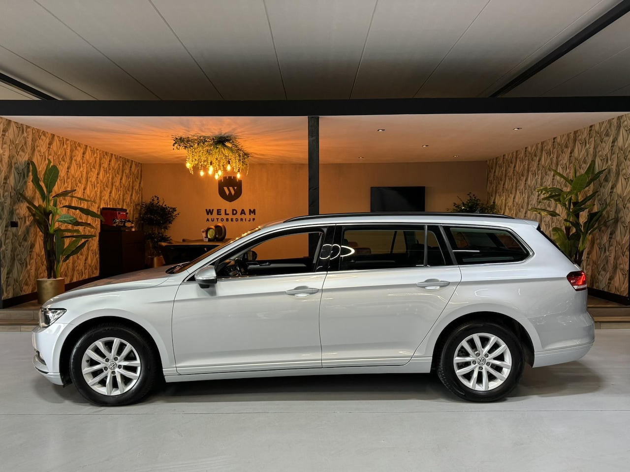 Volkswagen Passat Variant - 1.8 TSI Highline Garantie ACC Clima Massage Navi Carplay PDC Rijklaar - AutoWereld.nl