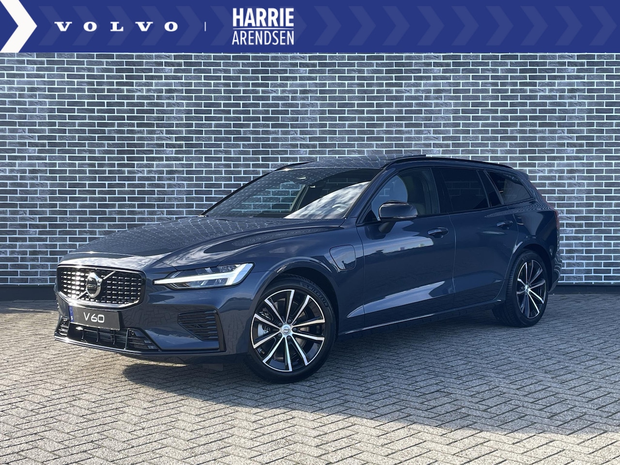 Volvo V60 - 2.0 T6 Recharge AWD Plus Dark | Extra getint glas| Schuifdak | Harman Kardon audio | Elekt - AutoWereld.nl