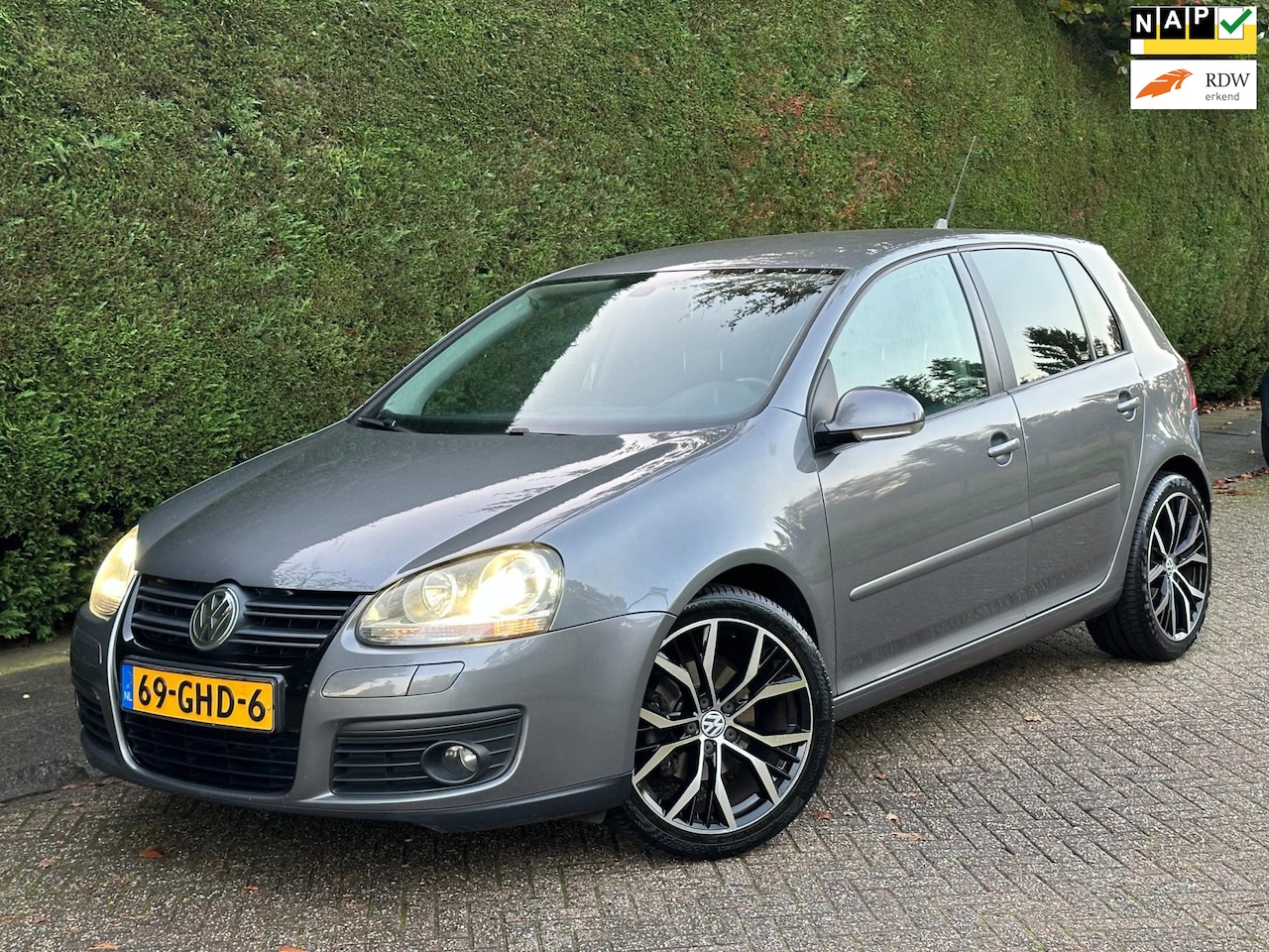 Volkswagen Golf - 1.4 TSI GT Sport /AUTOMAAT/PDC/CRUISE/RIJDTSUPER!/ - AutoWereld.nl