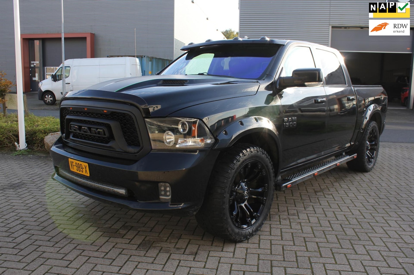 Dodge Ram 1500 - 5.7 V8 4x4 Crew Cab 5'7 Laramie 5.7 V8 4x4 Crew Cab 5'7 Laramie - AutoWereld.nl