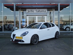 Alfa Romeo Giulietta - 1.4 Turbo MultiAir Super TCT Automaat | Climate Control | 18" Lichtmetalen Velgen | Stoelv