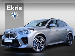 BMW iX2 - xDrive30 67kWh M-Sportpakket / Panoramadak / Innovation Pack / Trekhaak /