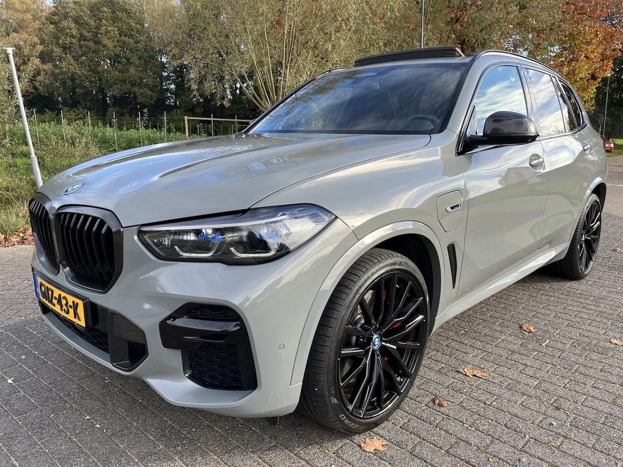 BMW X5 - xDrive45e High Exe M-Sport `Lime Rock Grey` - AutoWereld.nl