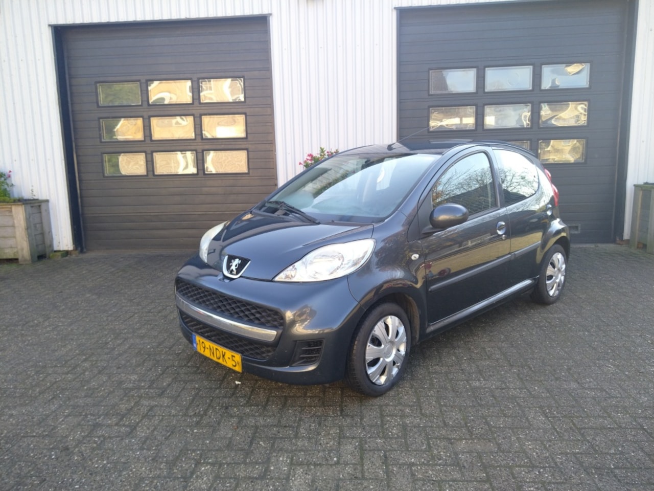 Peugeot 107 - 1.0-12V XS 1.0-12V XS - AutoWereld.nl