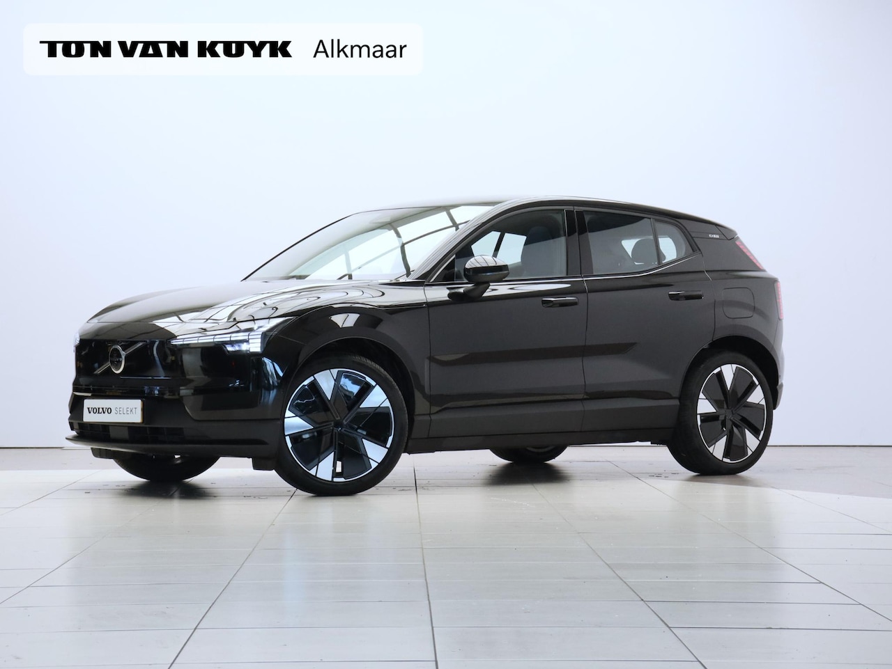 Volvo EX30 - Single Motor Extended Range Ultra 69 kWh Stoel + Stuurverwarming /20" Wielen / Panormadak - AutoWereld.nl