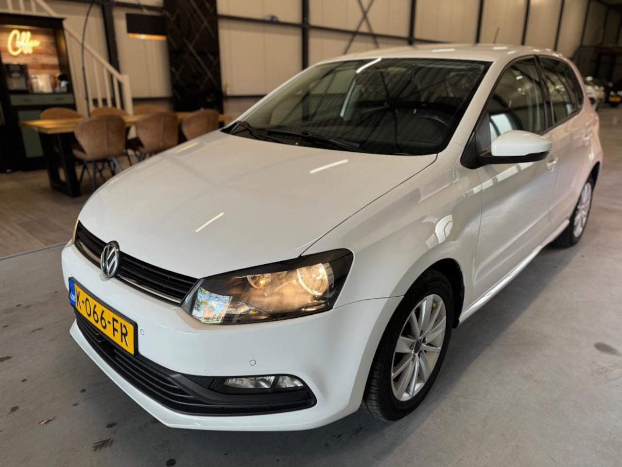 Volkswagen Polo - 1.0 2015 Airco 5DRS NAVI - AutoWereld.nl