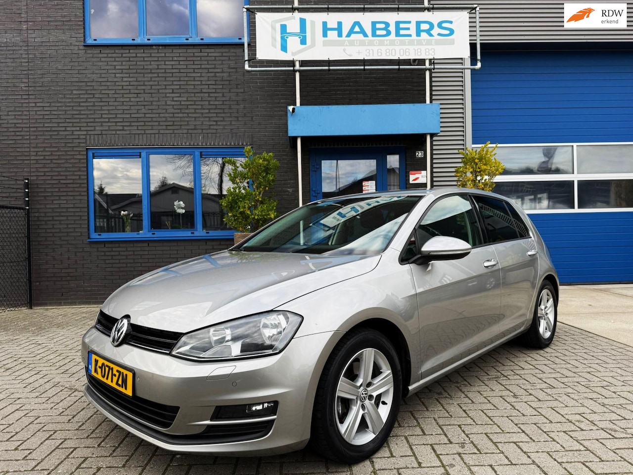 Volkswagen Golf - 1.2 TSI Highline 105PK|Navigatie|5-Deurs|Climate|PDC|Trekhaak|Cruise Control|StoelVW|Bluet - AutoWereld.nl