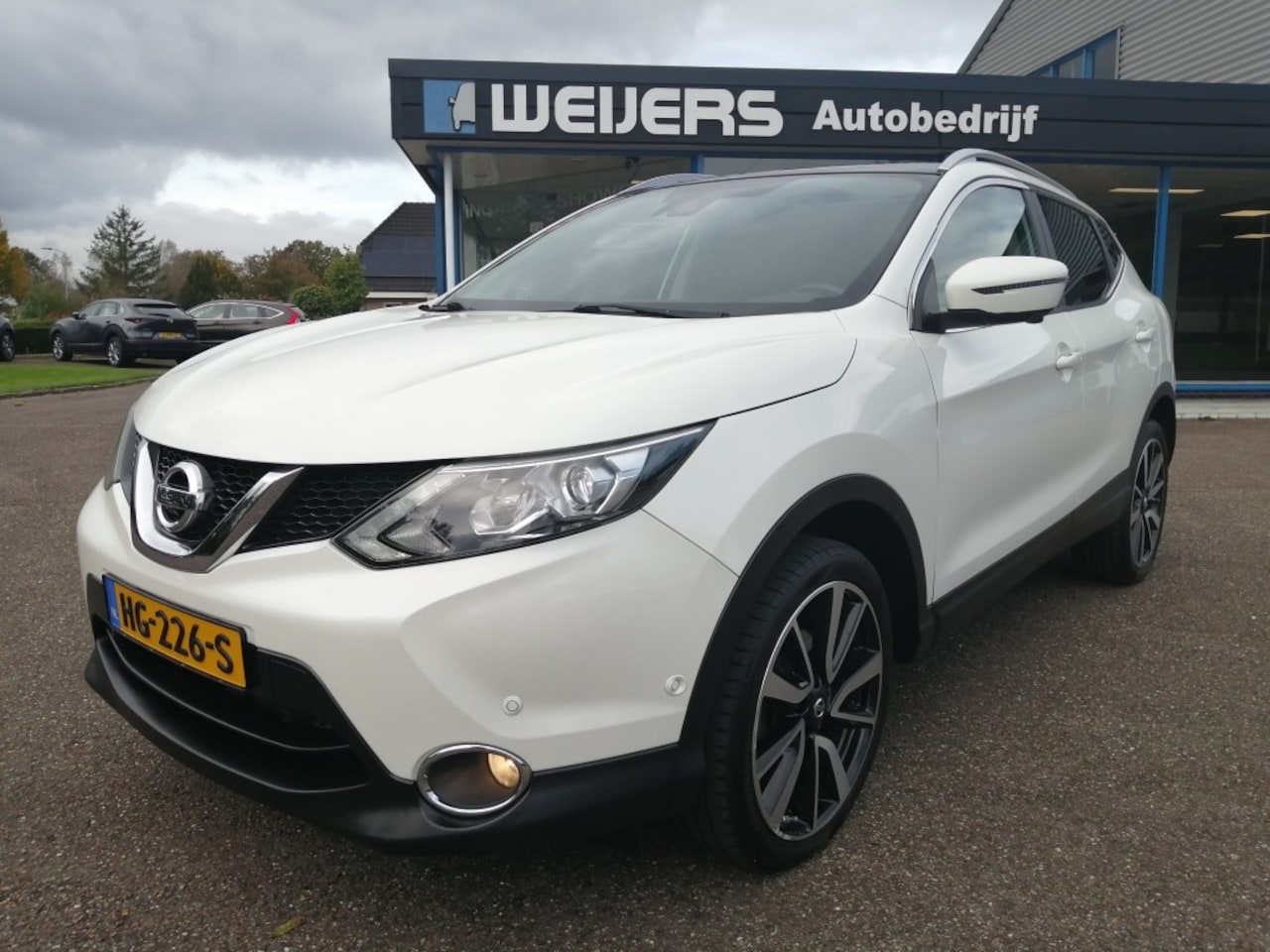 Nissan Qashqai - 1.2 Tekna 1.2 Tekna, Automaat, Trekhaak, Panoramadak, 360 camera, navi, cl - AutoWereld.nl