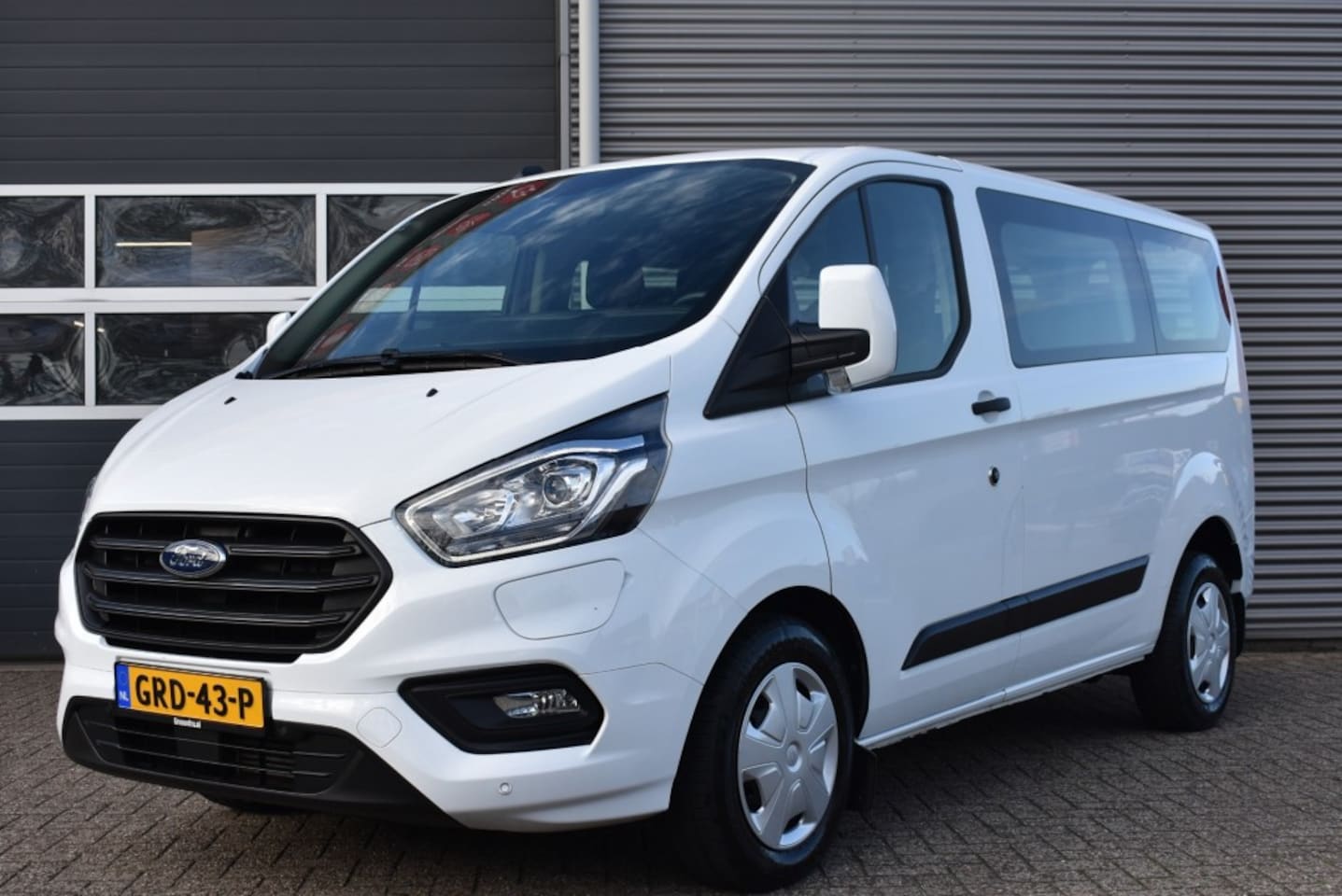 Ford Transit Custom - BENZINE PLUG-IN HYBRIDE / 9 PERSOONS / AUTOMAAT / - AutoWereld.nl