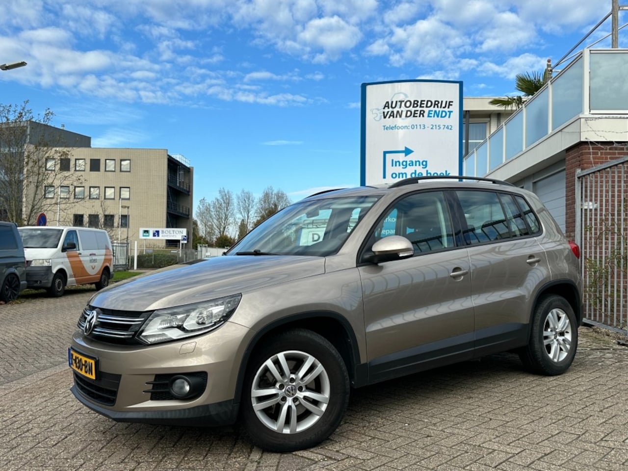 Volkswagen Tiguan - 1.4 TSI ComfortenDesign Edition  Trekhaak  Xenon  Carplay  PDC - AutoWereld.nl