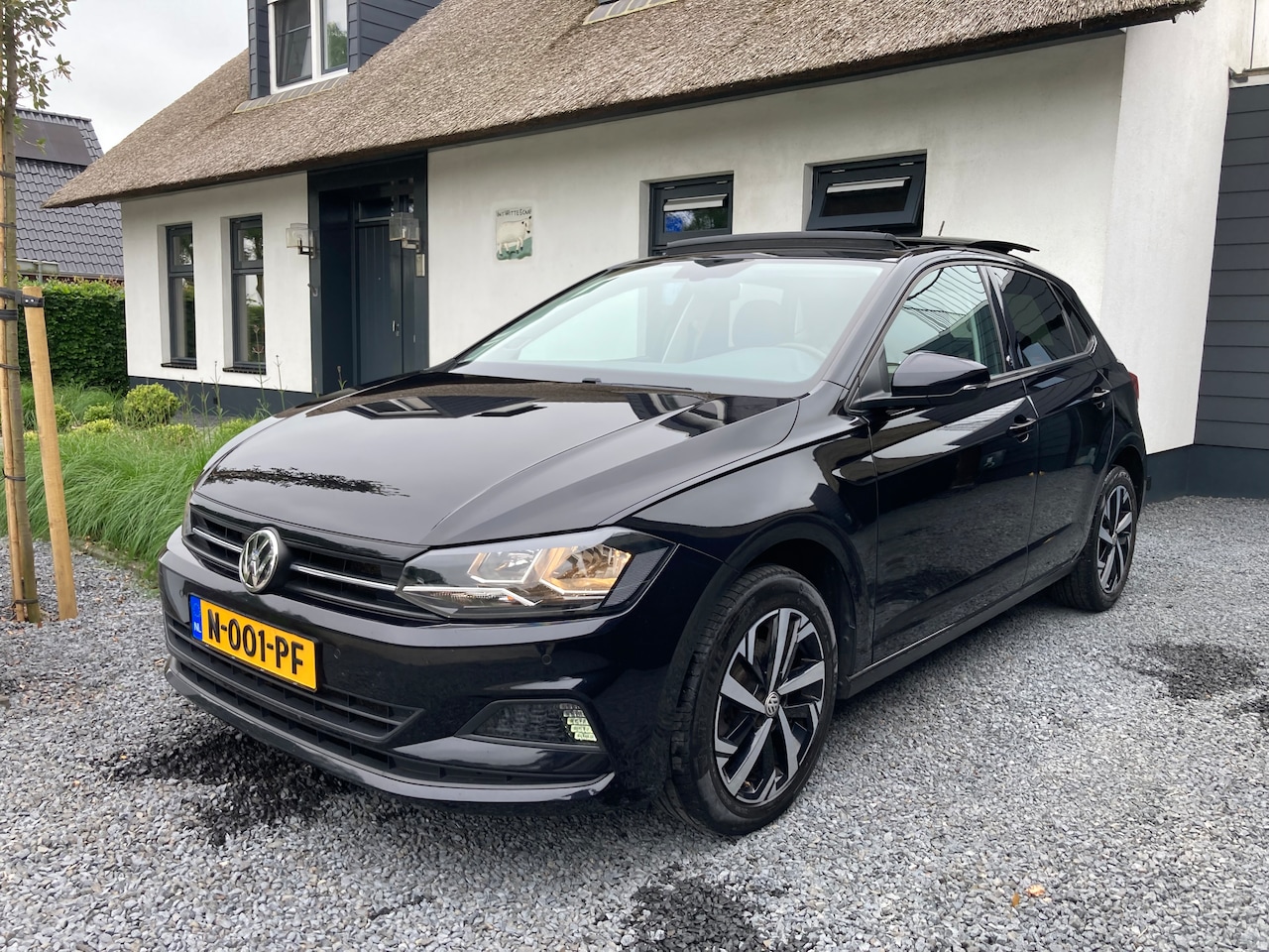 Volkswagen Polo - 1.0 TSI Highline 115pk BEATS Automaat / VOL OPTIES oa PANO/KEYLESS ENZ.. - AutoWereld.nl