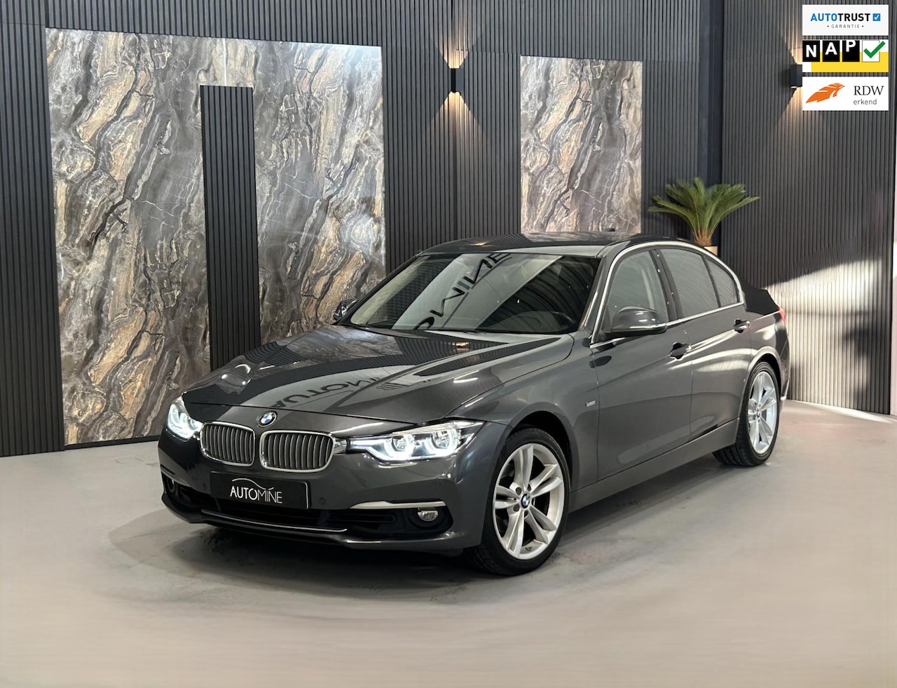 BMW 3-serie - 320i Edition Luxury Line|NAP|CAMERA|LEDER| HARMAN KARDON| FULL OPTION - AutoWereld.nl