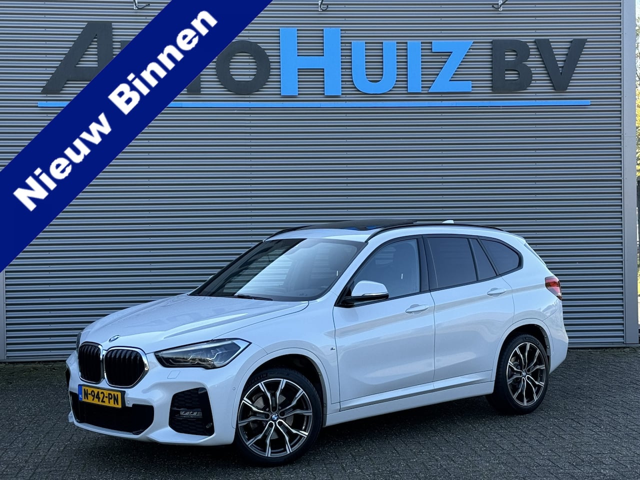 BMW X1 - sDrive18d High Executive M Sport Trekhaak Panoramdak 19 Inch DAB Achteruitrijcamera PDC DA - AutoWereld.nl