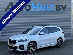 BMW X1 - sDrive18d High Executive M Sport Trekhaak Panoramdak 19 Inch DAB Achteruitrijcamera PDC DA