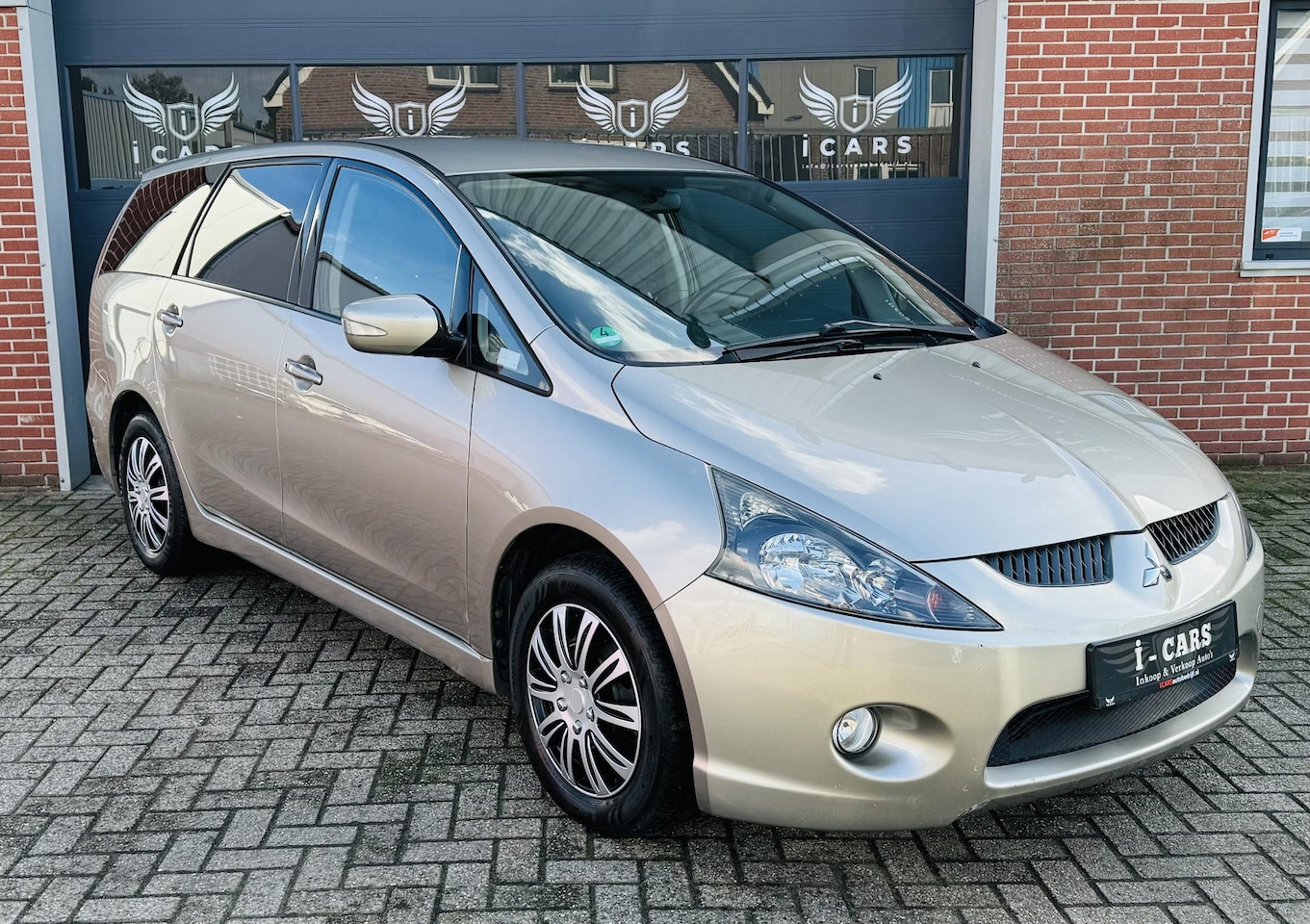 Mitsubishi Grandis - 2.4-16V Intense 2e eigenaar 6 pers. - AutoWereld.nl