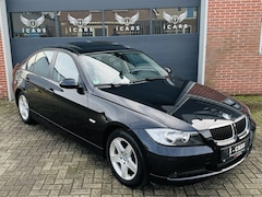 BMW 3-serie - 318i Dynamic Executive LEER NAVI SCHUIFDAK