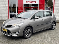 Toyota Verso - 1.8 VVT-i BUSINESS TREKHAAK 1300KG TREKGEW CLIMA CRUISE CAMERA BLUETOOTH 16" LM-VELGEN