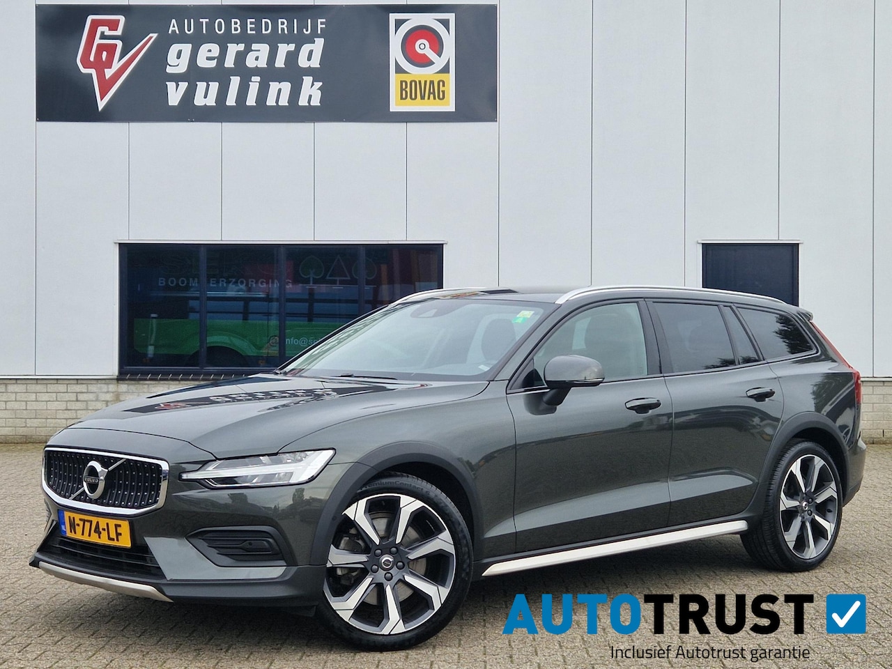 Volvo V60 Cross Country - 2.0 B5 250PK AWD PRO AUTOMAAT LEER TREKHAAK - AutoWereld.nl