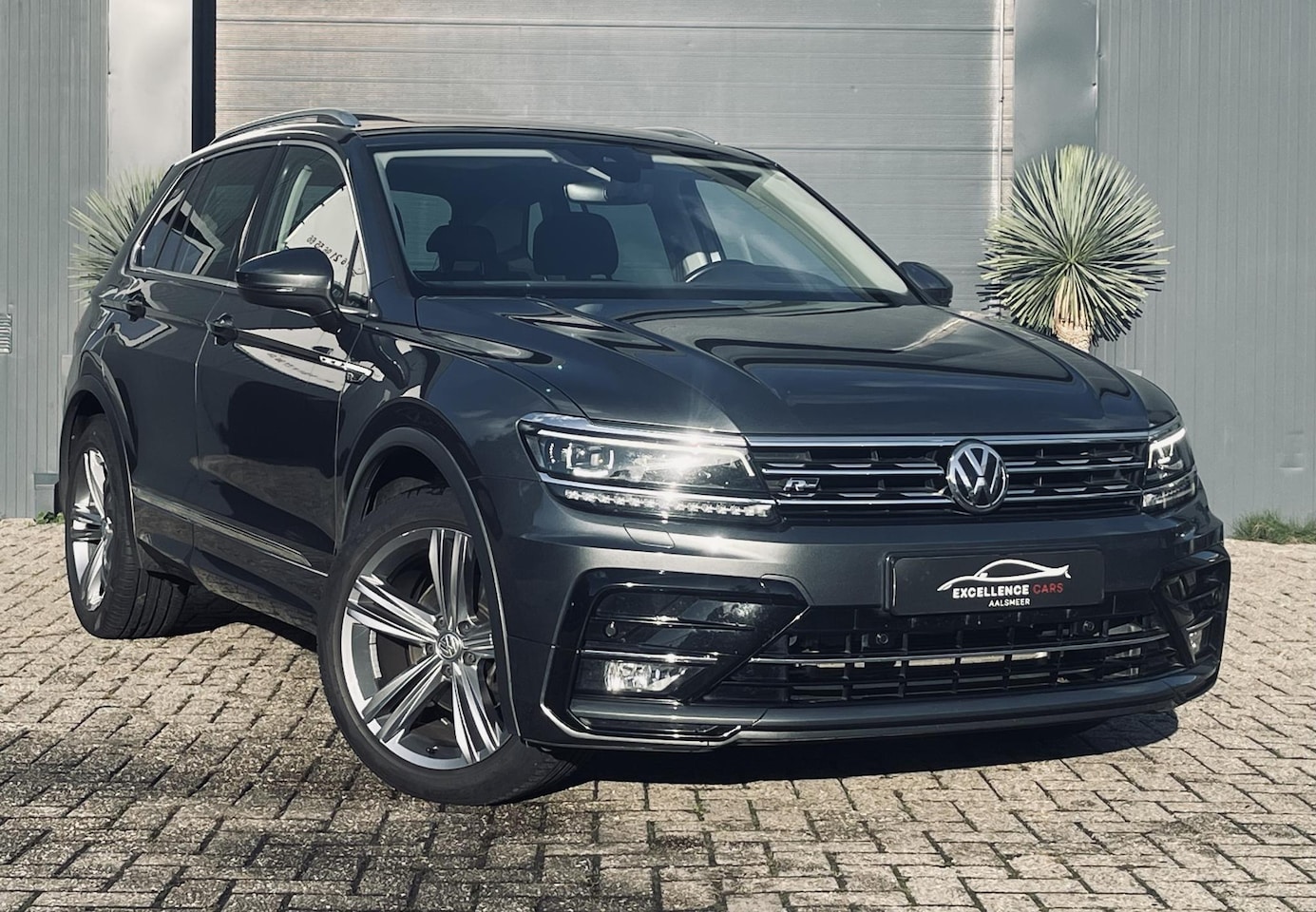 Volkswagen Tiguan - 1.5 TSI R-Line/Pano/Navi - AutoWereld.nl