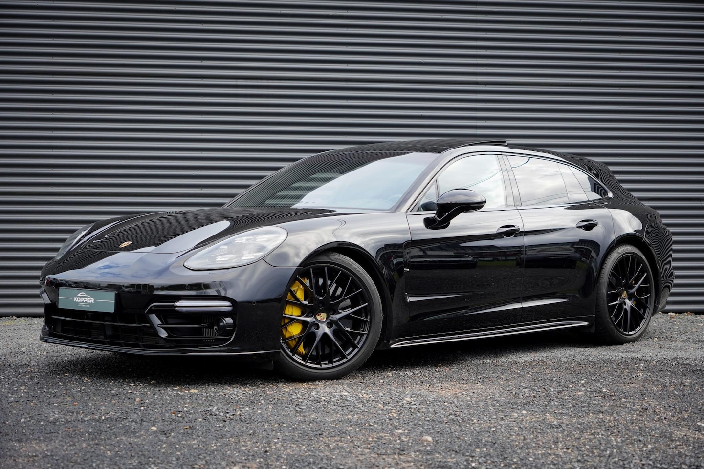 Porsche Panamera Sport Turismo - 4.0 GTS / PCCB / Pano / NL Auto / Burmester - AutoWereld.nl