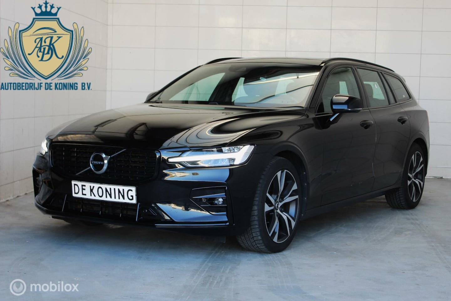 Volvo V60 - 2.0 B3 R-Design Pano,Climat,Led,Key-less - AutoWereld.nl