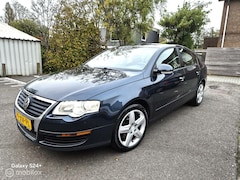 Volkswagen Passat - 1.6 FSI Comfortline, AUTOMAAT|YOUNGTIMER