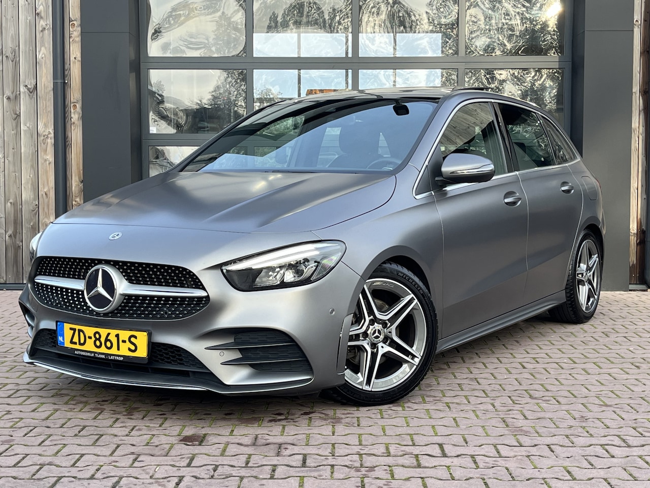 Mercedes-Benz B-klasse - 180 Business Solution AMG | LED | Navi | Pano | Camera | Widescreen | Stoelverwarming | - AutoWereld.nl