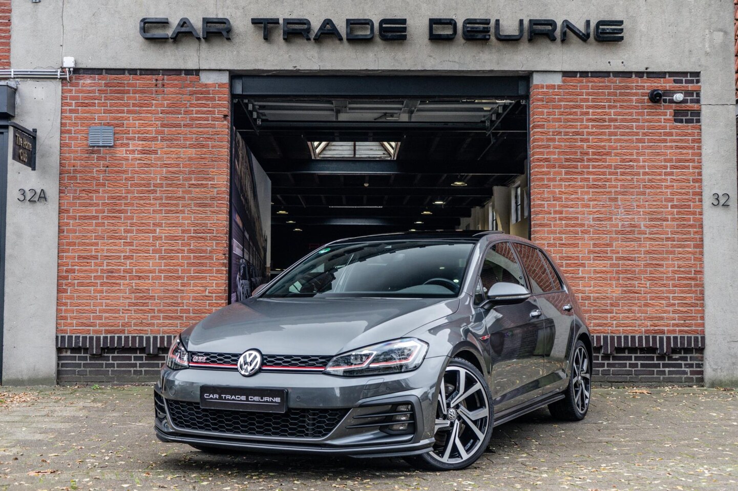 Volkswagen Golf - 2.0 TSI GTI Performance Pano / Camera / Keyless - AutoWereld.nl