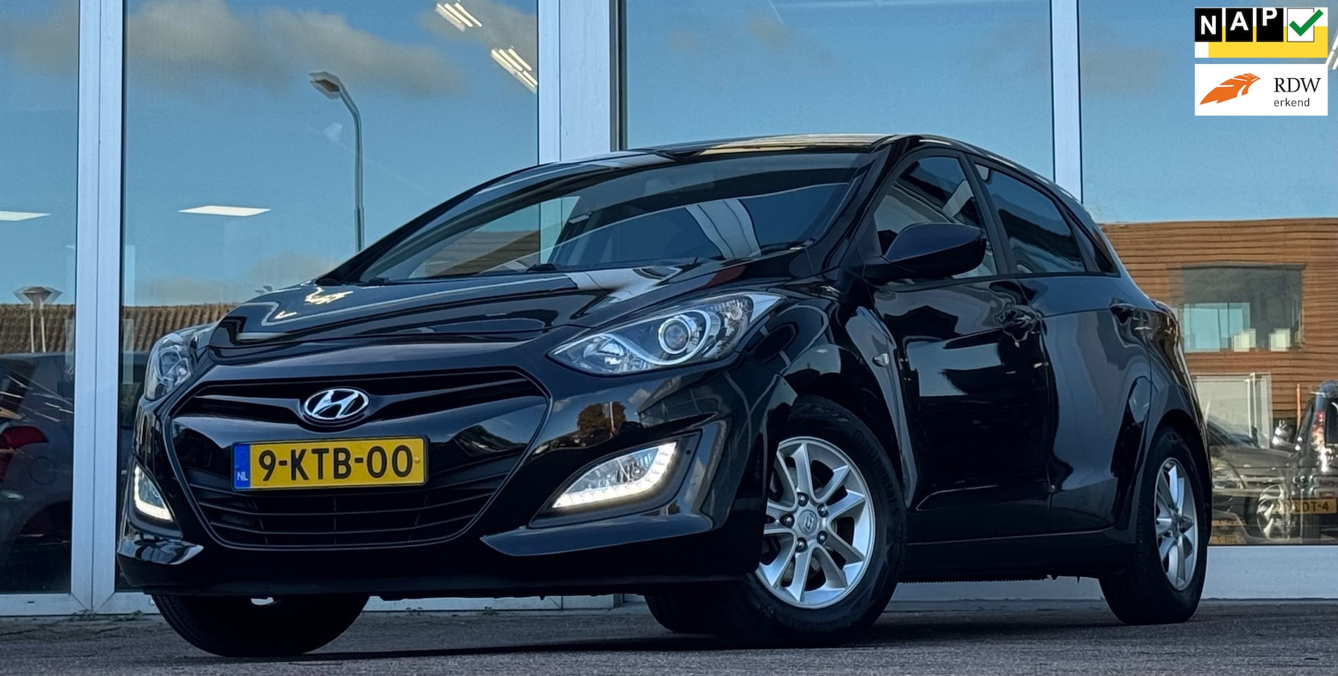 Hyundai i30 - 1.4i i-Motion 2e Eigenaar Mooi! 100% onderhouden Nieuwe APK - AutoWereld.nl