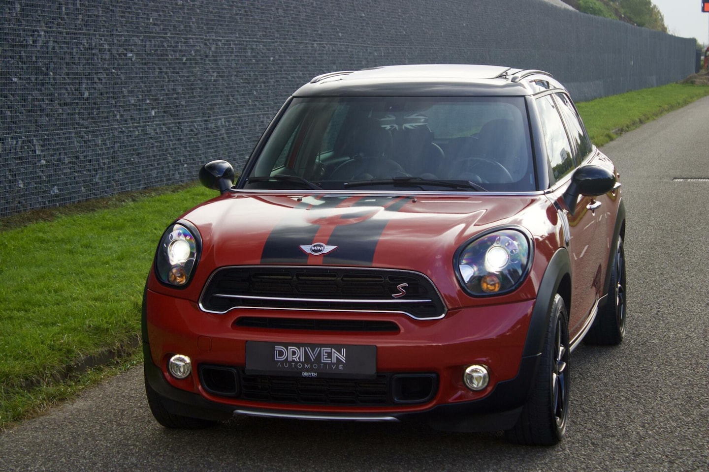 MINI Countryman - S ALL4 RED Pepper Edition | AUT - PANORAMA - AutoWereld.nl