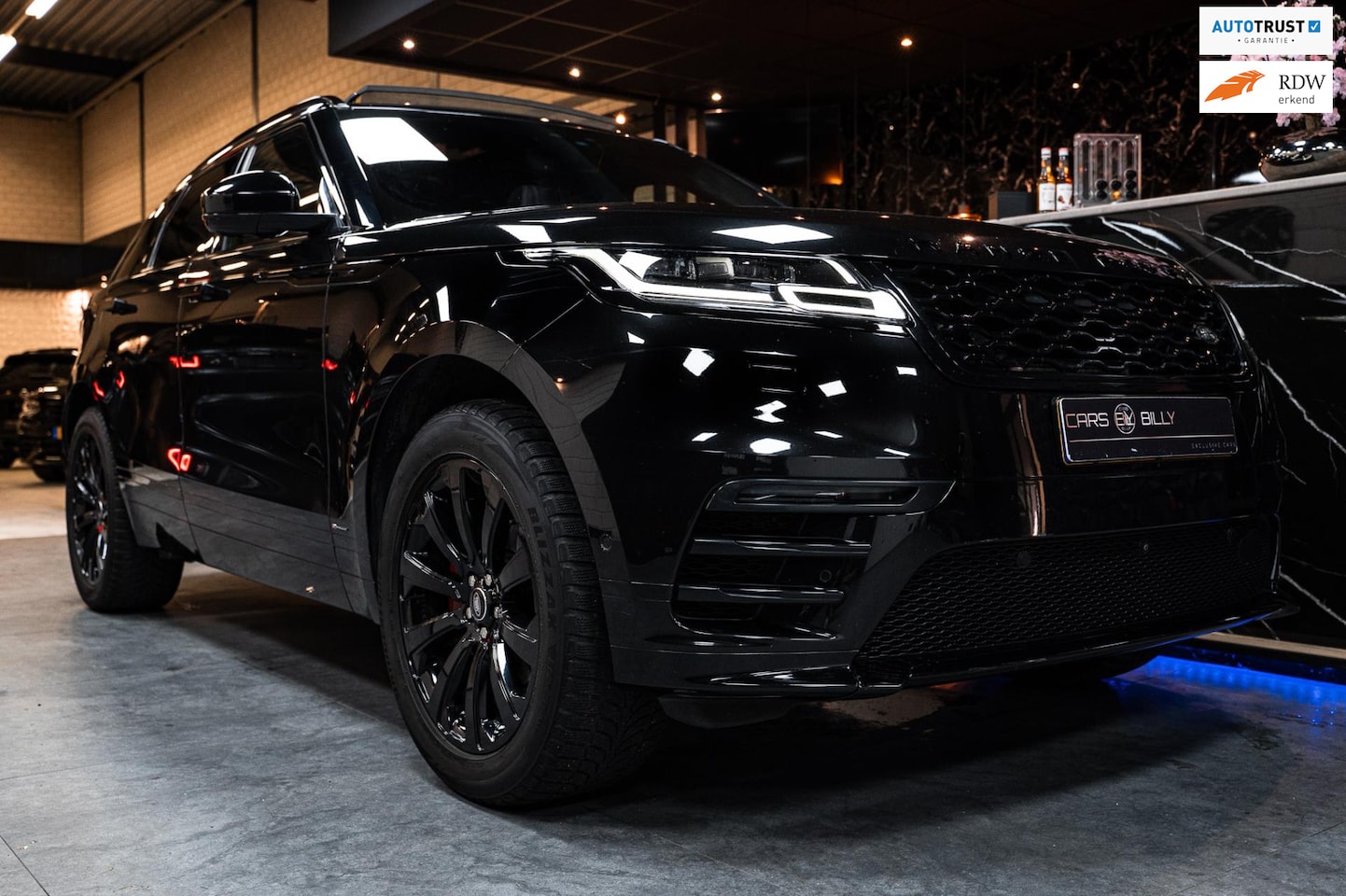 Land Rover Range Rover Velar - 2.0 P250 BLACK ON BLACK |R-Dynamic S|PANO|FULLEDER| - AutoWereld.nl