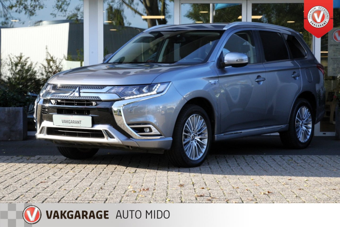 Mitsubishi Outlander - 2.4 PHEV Intense 4WD -Adaptieve Cruise Control- -1e eigenaar- - AutoWereld.nl