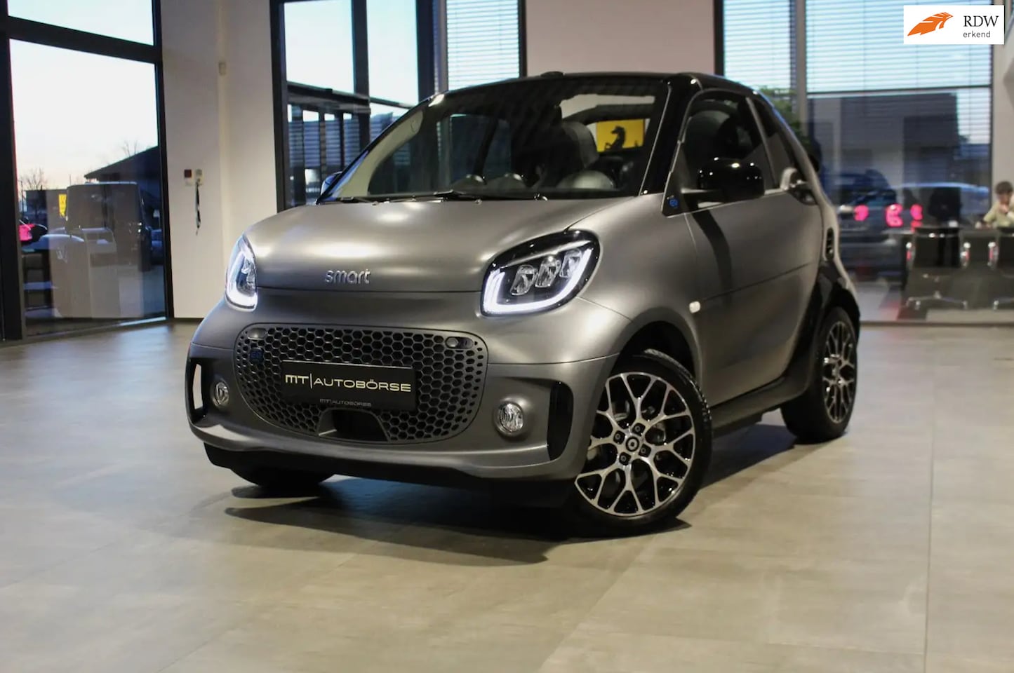 Smart Fortwo cabrio - EQ Essential EQ Essential, Subsidie!, BTW, Nieuwstaat! - AutoWereld.nl