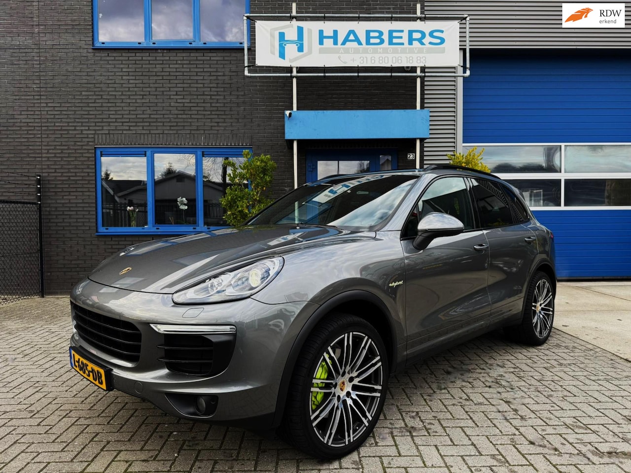 Porsche Cayenne - 3.0 S E-Hybrid 333PK|Navi|Pano|Sportstoelen|Camera|Xenon\Led|Leder|Trekhaak|Luchtvering|St - AutoWereld.nl